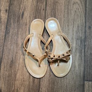 Stylish Tan Sandals with Studded Bow